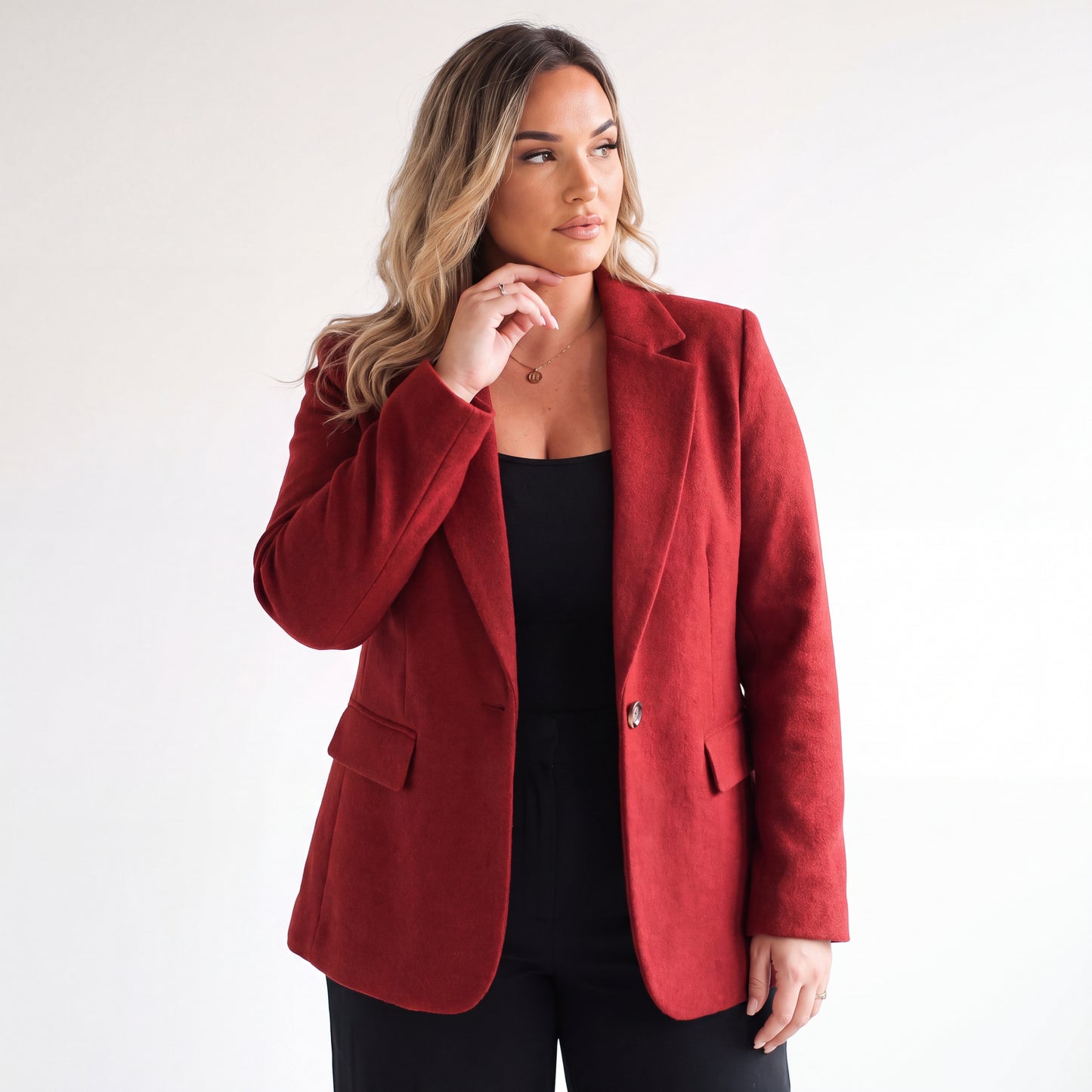 Blazer ejecutiva elegante con botón Carey