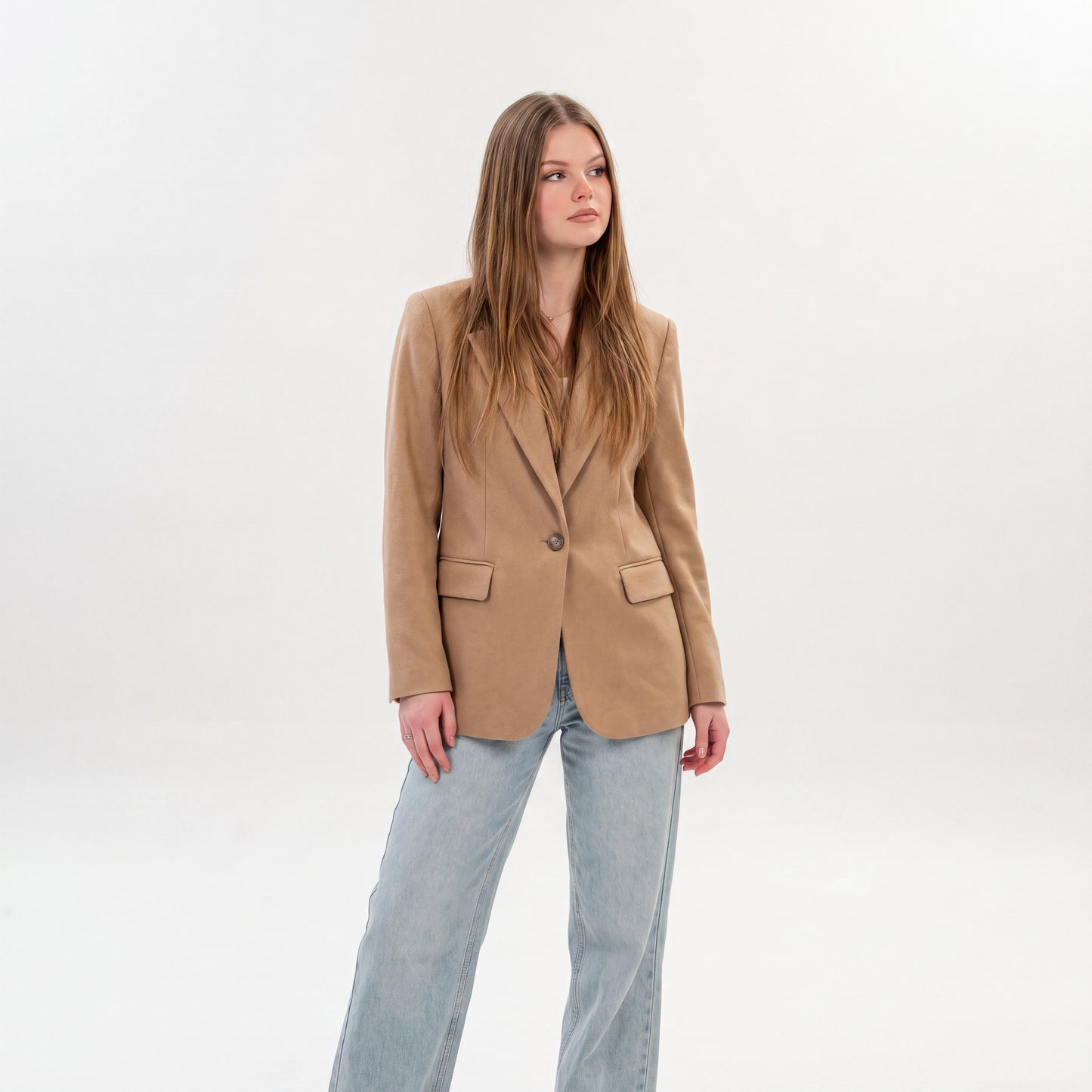 Blazer ejecutiva elegante con botón Carey