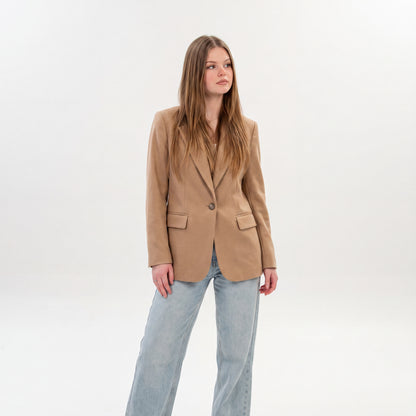 Blazer ejecutiva elegante con botón Carey